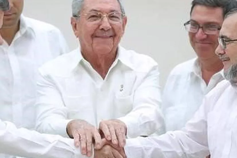 Leaders from the Colombian government and FARC sign a peace treaty