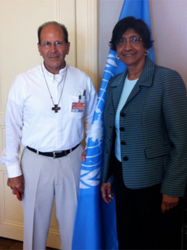 Padre solalinde junto a Navi Pillay en Ginebra