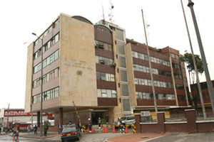 Hicieron las llamadas amenazantes  desde un teléfono público al lado de la Estación Sexta de Policía. En el texto del macabro instructivo es claro que buscaban enlodar a esa institución y en especial al coronel que dirigía el área de Derechos Humanos